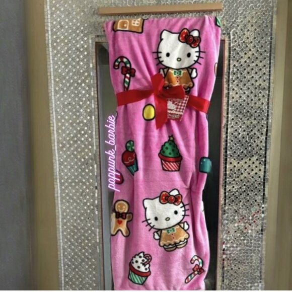 Hello Kitty‎ Pink Gingerbread Christmas Throw Blanket NWT - Picture 1 of 15